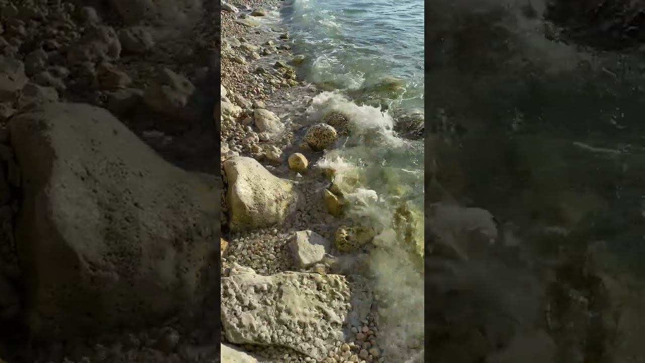 Берег Моря с волнами, с морским шумом, с прозрачной водой, с камушками #beach #sea #waves