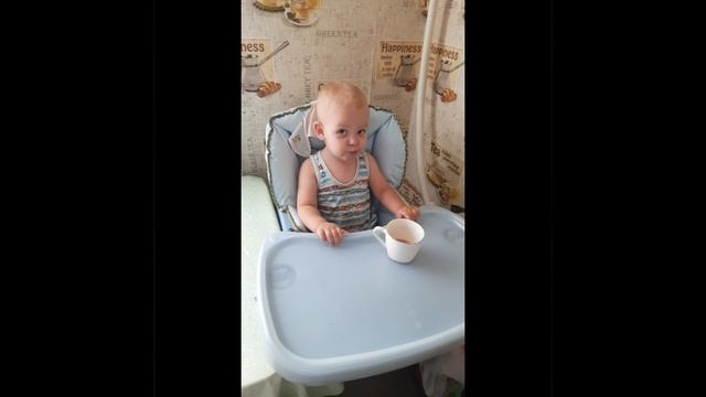 Мылыш пьет из кружки #shorts