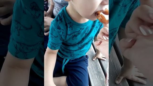 Перекус на набережной