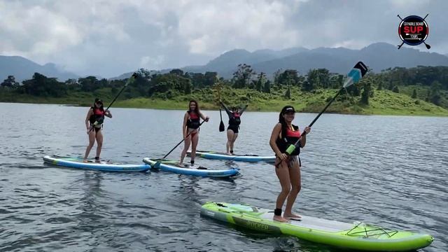 Having fun in the SUP Tour in Arenal Lake