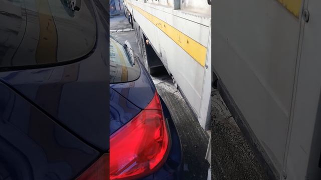 Napad policajca bosanskog porekla na ni krivog ni dužnog samarćanina 1.deo