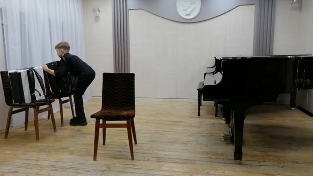 Красноборов Миша 10 лет М.Сейбер Прелюдия, РНП "Ах вы, сени" обр. В. Иванова.