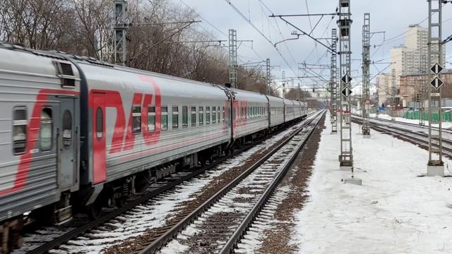 Электровоз ЭП2К-243 (ТЧЭ-8) со скорым поездом №163А Санкт-Петербург - Москва.