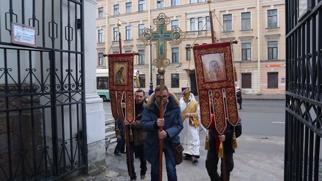 Крестный ход из часовни в реставрируемый храм. Крещение Господне. Воскресенье, 19 января 2025