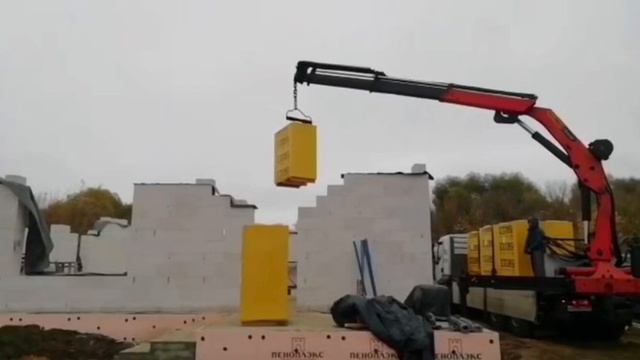 Видео обзор строительства двухэтажного дома 140 м.кв. из блоков ЮТОНГ, обложенного кирпичём.