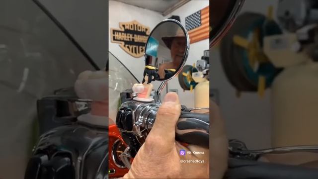 Первая причина покупки Harley Davidson))