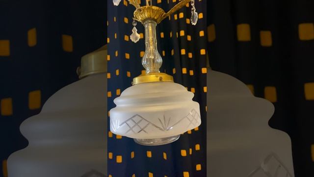 Старинная люстра на 1 лампу с плафоном  20596