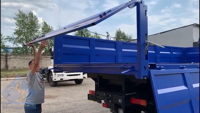 Самосвал Камаз-43118 с трехсторонней разгрузкой и возможностью перевозки 20-ти футового контейнера.