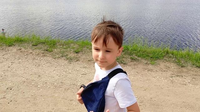 🏘️Богдан гуляет на Волге. 🌊🌊