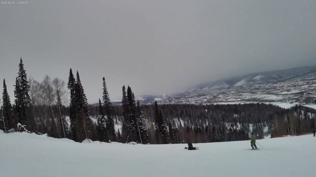 Спуск на горных лыжах