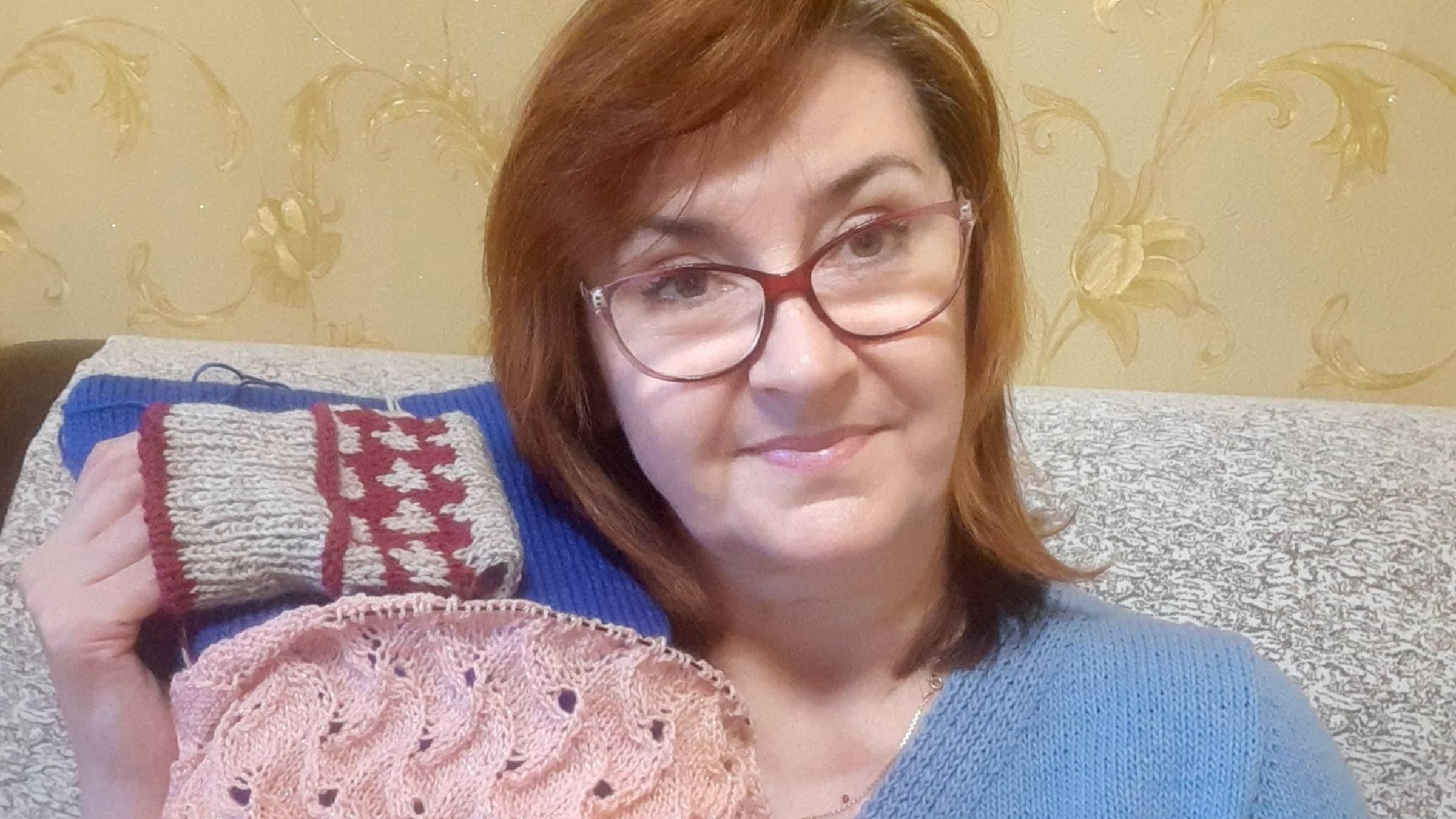 Продвинула розовый, начала маленький.