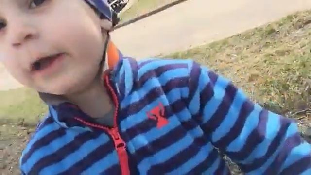 Веселимся на природе играю в футбол жарим шашлык потому что сегодня великий праздник вербное воскре