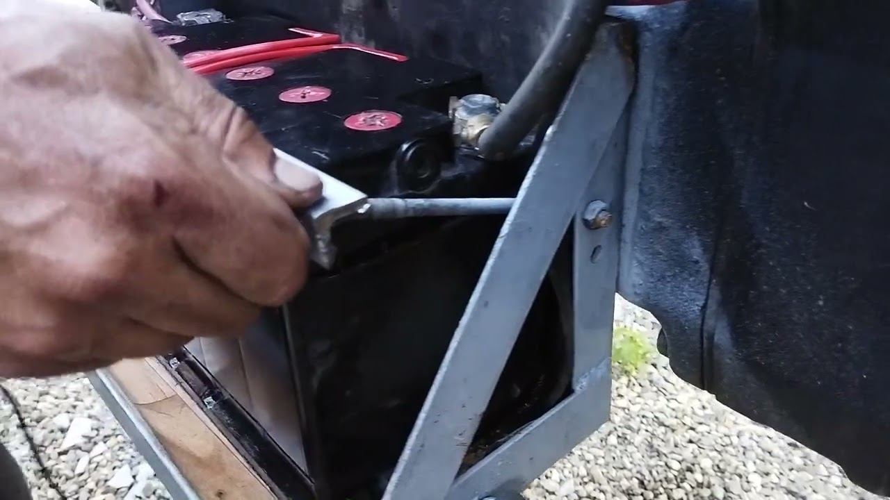 АКБ МТЗ на лонжерон.