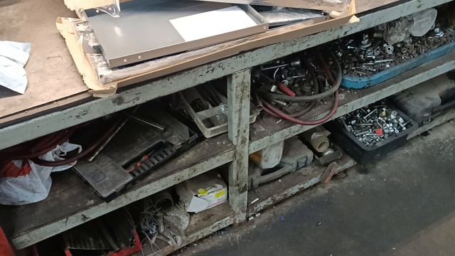 новенькая тележка для полуавтомата, ну и промежуточное видео о гараже