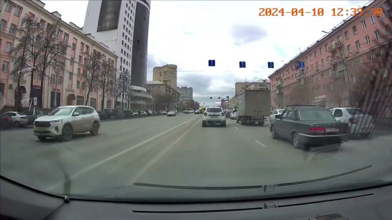 авария на пр.  Ленина и третьего интернационала 10. 04. 2023
