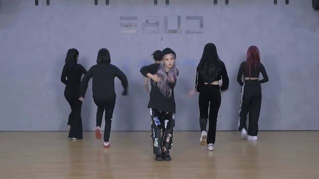 (G)I-DLE - HWAA dance practice mirrored