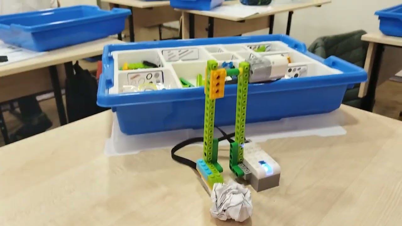 РОБОТОТЕХНИКА: WEDO 2.0, урок1: ФУТБОЛИСТ.