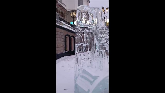 Крещение.
Екатеринбург Храм на крови.
Ледянная скульптура.