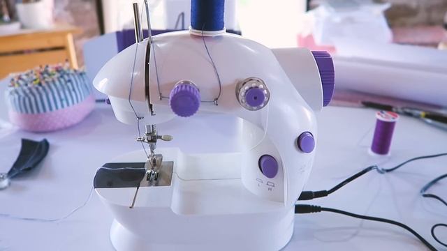 Probando la Mini Maquina de Coser! - Funciona?