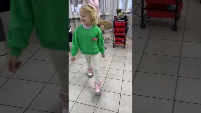 Мила делает кудри