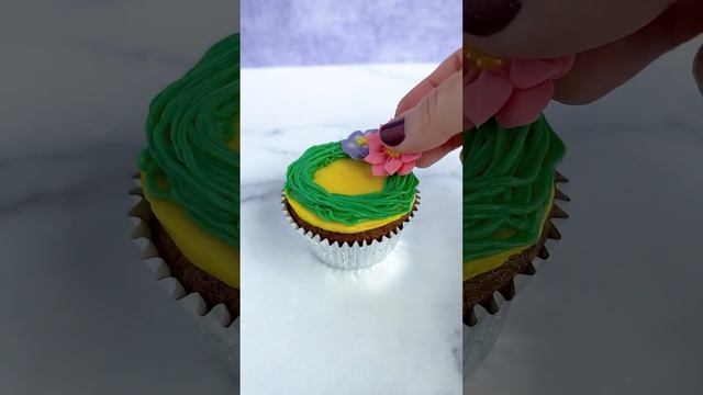 Pretty Flowers Cupcake! #shorts #cupcake #flowers