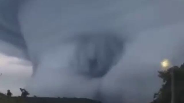 Устрашающий шкваловый ворот в штате Сан-Паулу, Бразилия, 17 января 2025.