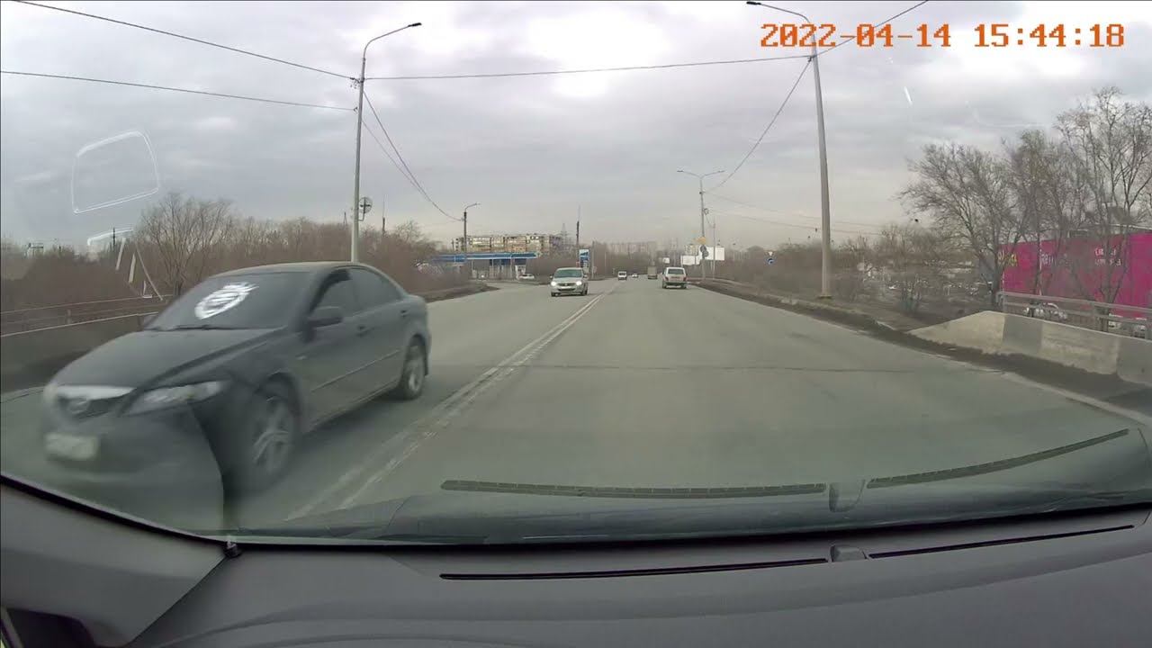 14 04 2022 наклейка на лобовом