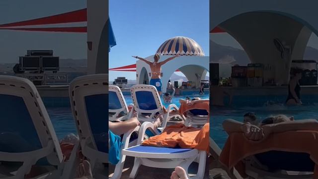Египет январь . танцы у бассейна  !