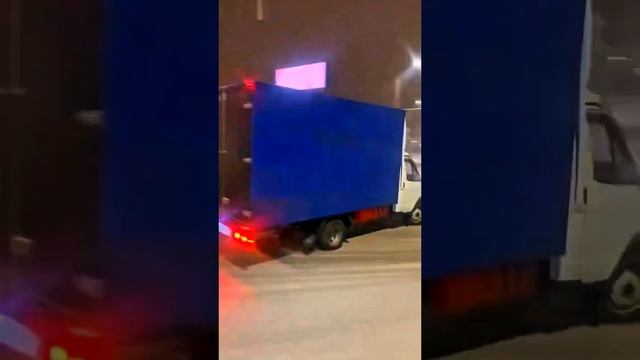 ГАЗель на круговом движении пошла в дрифт #shorts