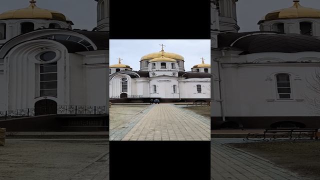 Храм Почаевской иконы Божией Матери. Так стоят за Крещенской водичкой.