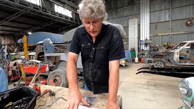 Understand and overhaul a Stromberg carburettor.