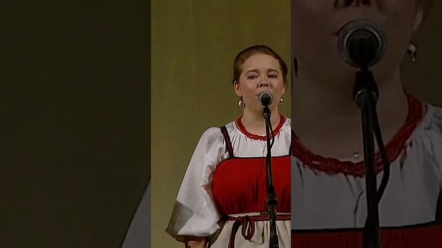 А ЛЮБОВЬ КАК СОН СТОРОНОЙ ПРОШЛА! "Там где клён шумит",исполняют: ансамбль "ПТАШИЦА"
