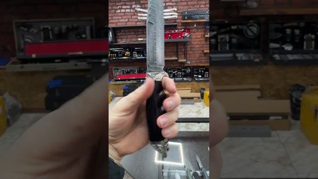 Нож из дамасской стали