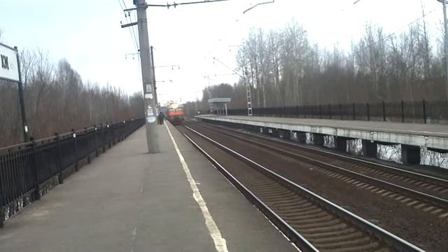 ЭТ2М-064 прибывает на платформу 11 км