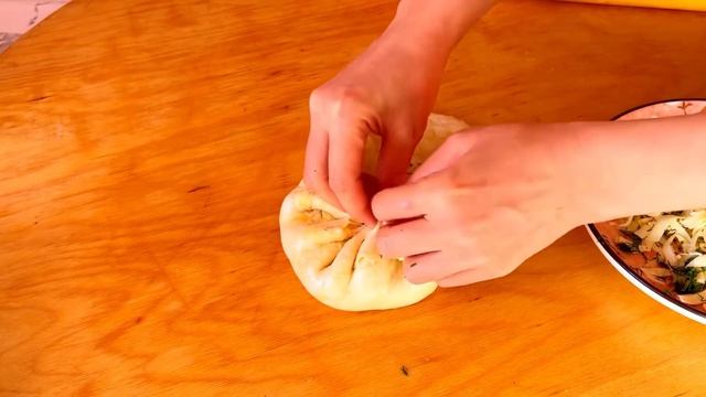Сырные лепешки. Сыр қосылған бәліш.