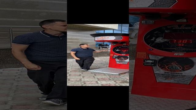 Удар по груше игрового автомата