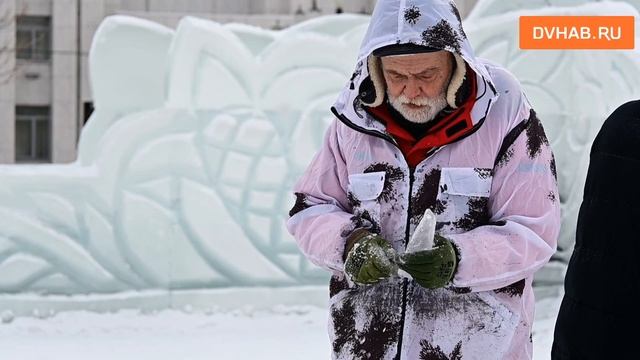 Новые ледовые скульптуры украсили площадь Ленина