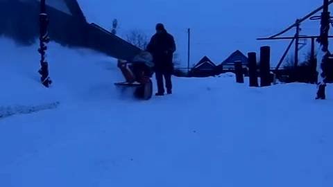 Уборка  снега  мотоблоком МБ-1