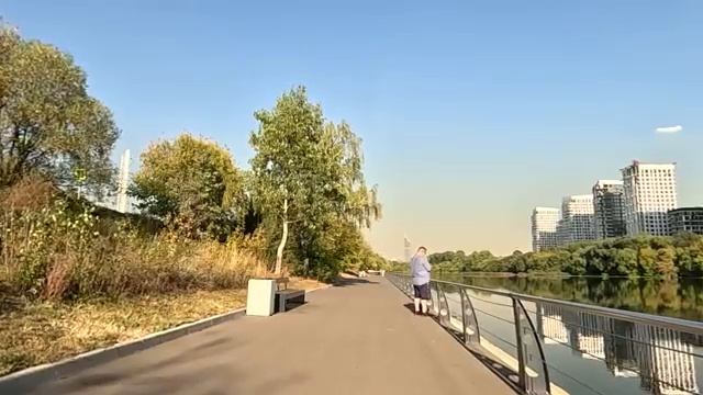 От безысходности, чтобы помочь маме, девочка рисовала за деньги в парке… А услышав страшный крик…