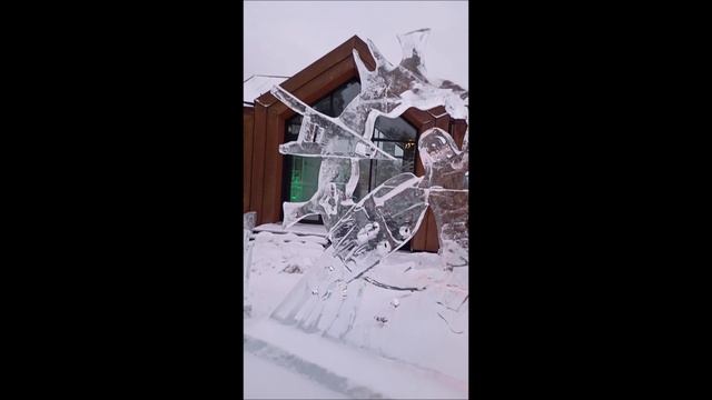 Крещение.
Екатеринбург Храм на крови.
Ледянная скульптура.