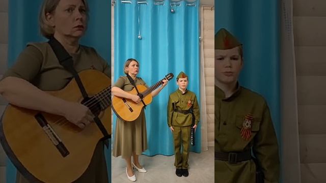 В сельском клубе. 
Автор В. Берковский, Р. Ольшевский