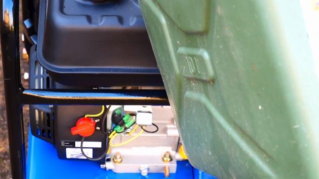 Demonstrating the capabilities of the HP1200 Scheppach compactor plate