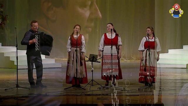 поёт ансамбль "ПТАШИЦА" "ЗАПЕЛИ ПЕСНИ", на концерте в гостях у "Митрофановны".
