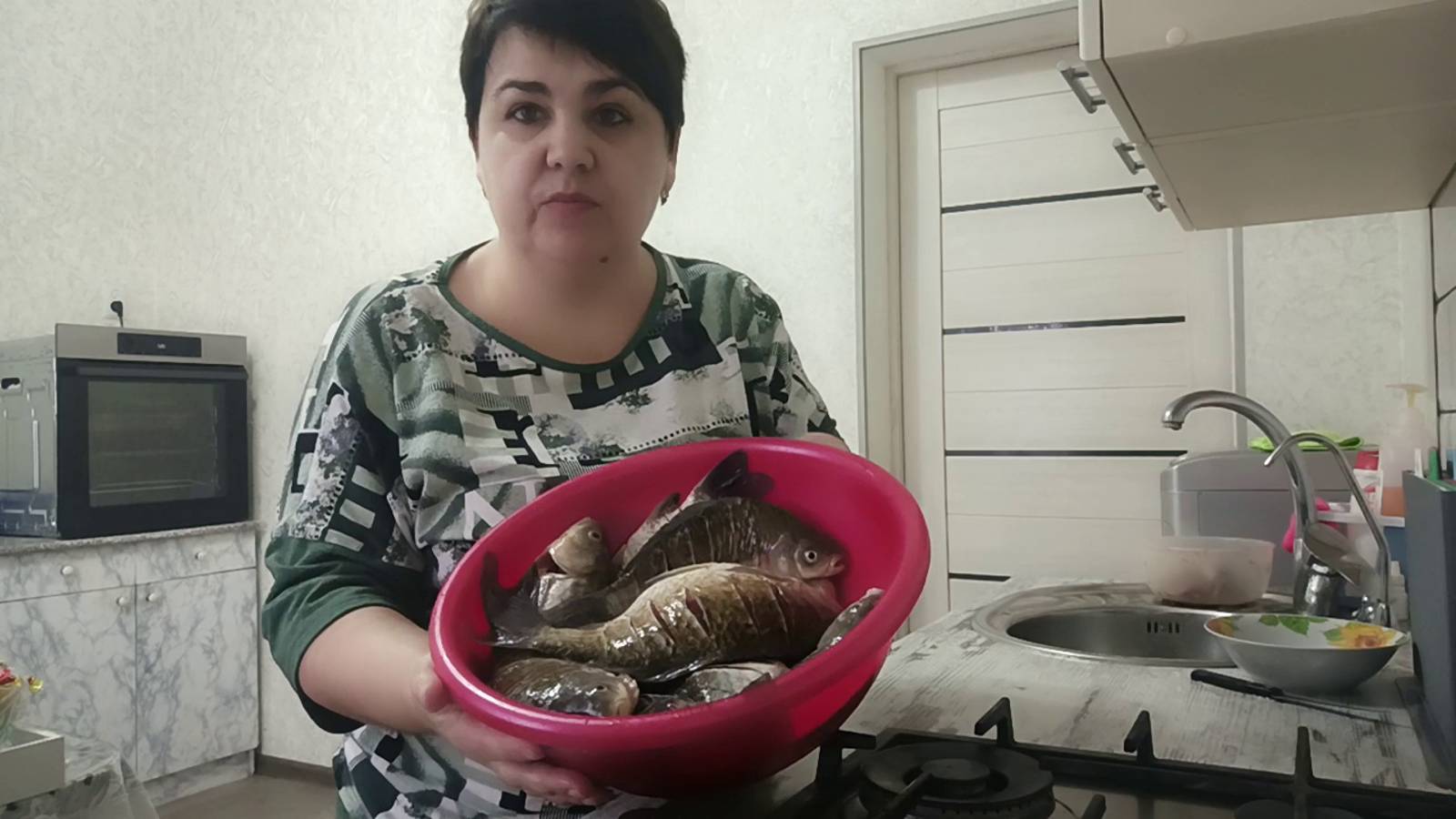 Купили карася и пожарила на ужин