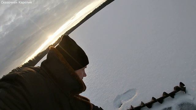 Рыбалка Первый лёд ! Зимняя рыбалка открытие сезона 2020-2021 | Сломал ледобур | Пик-Ник на озере