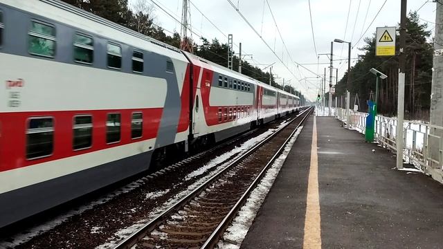 Электровоз ЭП20-051 (ТЧЭ-6) со скорым поездом №063Й/064Й Самара - Санкт-Петербург.