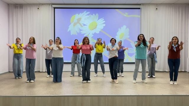 Конкурсная песня "Мы команда, мы семья" хор Мамы Первых.mp4