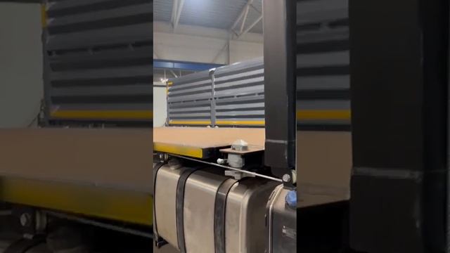 Разработали и изготовили контейнеровоз на шасси SHACMAN