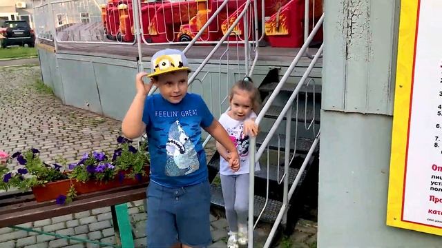 Марго и Андрей ПРАНКИ с помощью Волшебного пульта, останавливающего время!