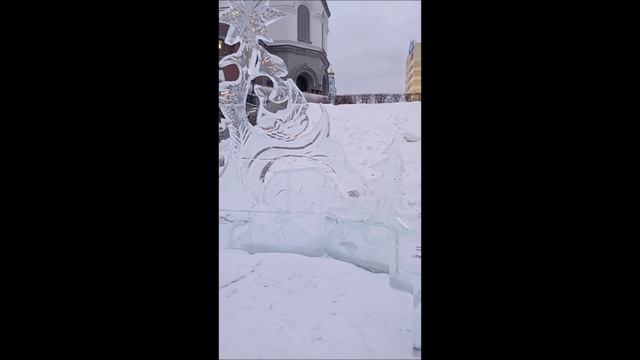 Крещение.
Екатеринбург Храм на крови.
Ледянная скульптура.